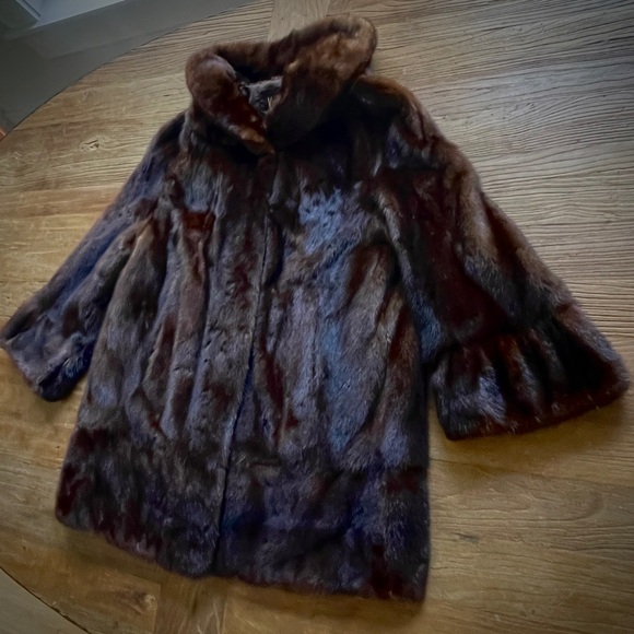 SOLD:Spectacular designer Mink coat with detailing on cuffs and shoulder. Size L - Picture 14 of 15